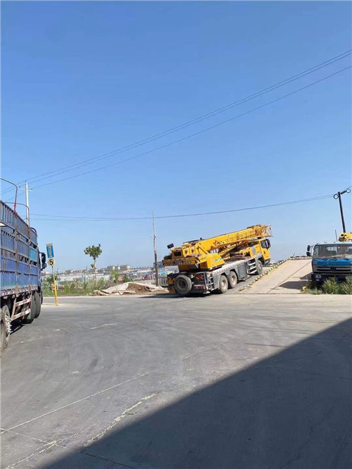 洛隆县25吨吊车的租赁价格大概是多少？